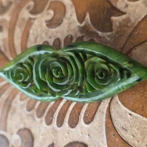 Bakelite marbled Rose Carved Floral Brooch